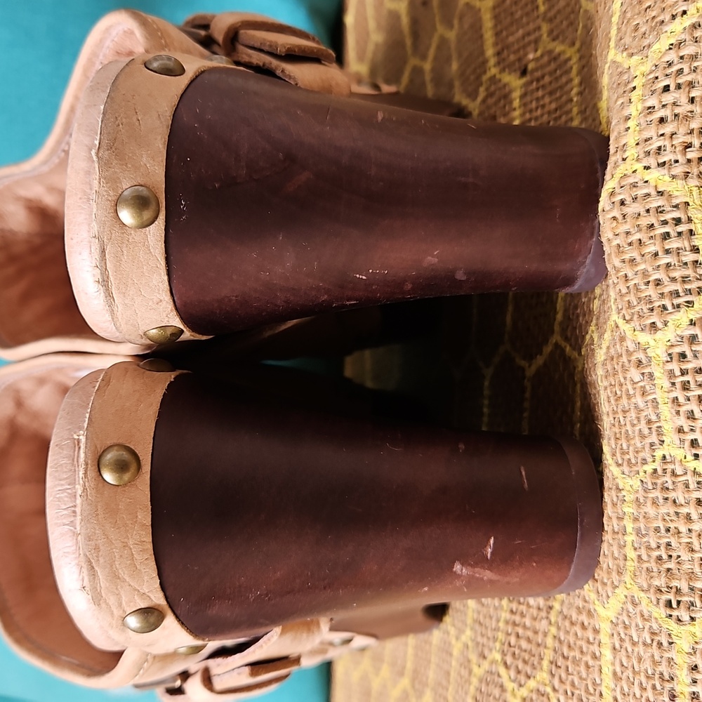 UGG Natalee Tan Leather Mules with Wooden Heel - Picture 4 of 5